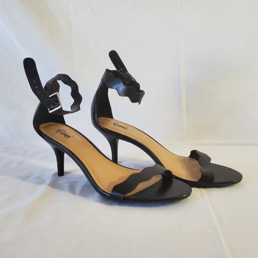 Black dress shoes